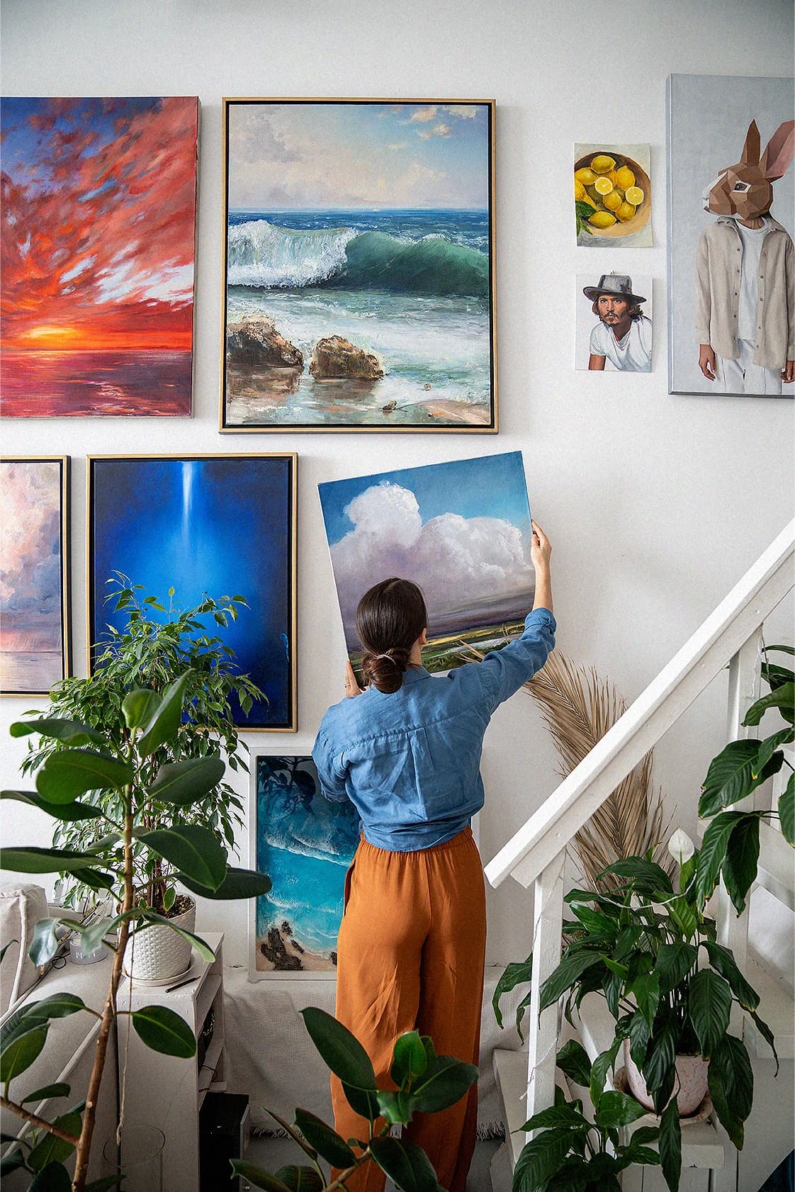 暮らしの中に飾られた絵画作品